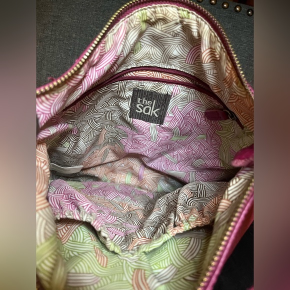 The Sak raspberry colored leather purse - Picture 6 of 7